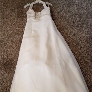 Never worn beautiful wedding dress
